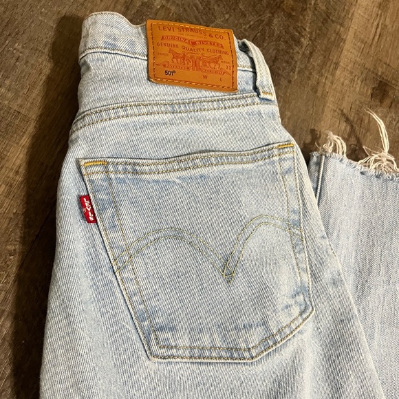 Levi’s Light Wash 501 | High Rise Straight Leg - Picture 5 of 6